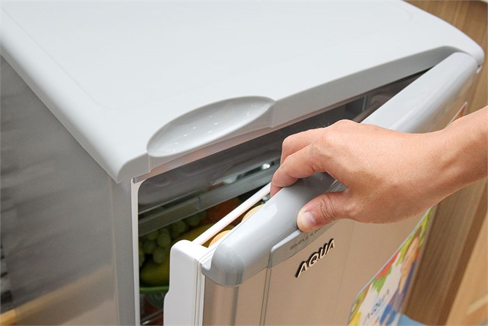 Tủ lạnh Aqua 90 lít AQR-95AR Màu Bạc
