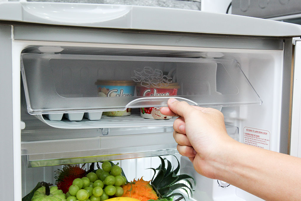 Tủ lạnh Aqua 90 lít AQR-95AR Màu Bạc