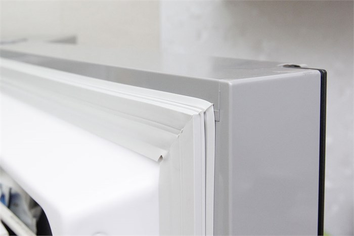 Tủ lạnh Hitachi Inverter 203 lít R-H200PGV4 Màu Bạc