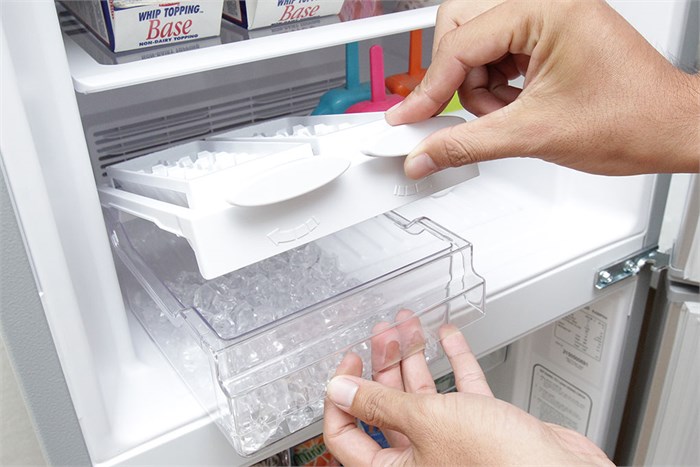 Tủ lạnh Hitachi Inverter 203 lít R-H200PGV4 Màu Bạc