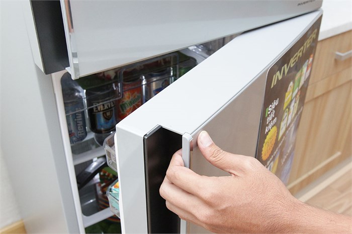 Tủ lạnh Hitachi Inverter 203 lít R-H200PGV4 Màu Bạc