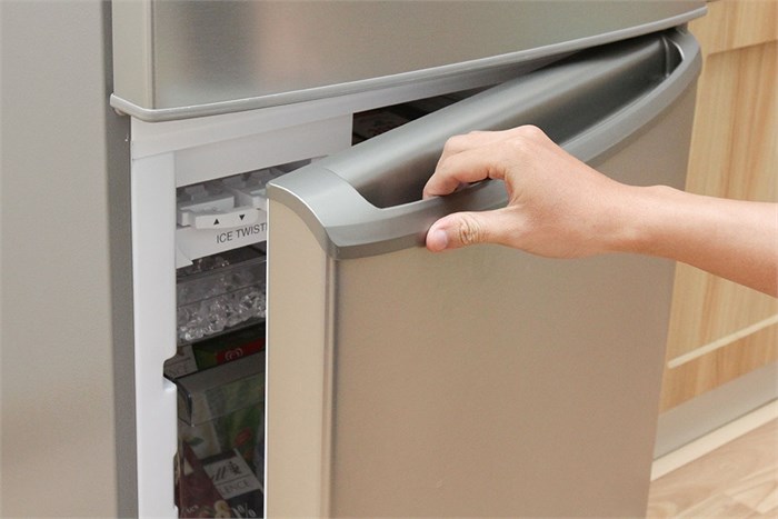 Tủ lạnh Panasonic NR-BR307ZSVN 265 lit Màu Bạc