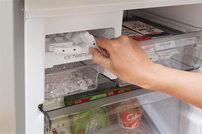 Tủ lạnh Panasonic NR-BR307ZSVN 265 lit Màu Bạc