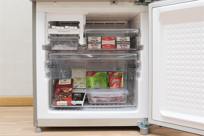 Tủ lạnh Panasonic NR-BR307ZSVN 265 lit Màu Bạc