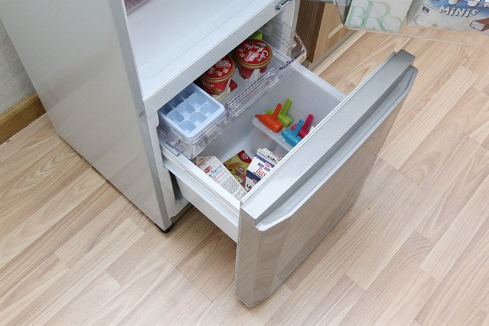 Tủ lạnh Mitsubishi Electric MR-P16G-SL-V 147 lít Màu Bạc