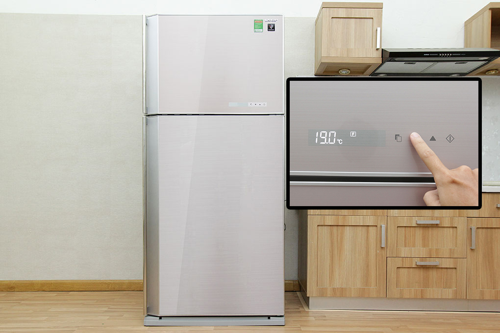 Bảng điều khiển ngay bên ngoài tủ tiện dụng