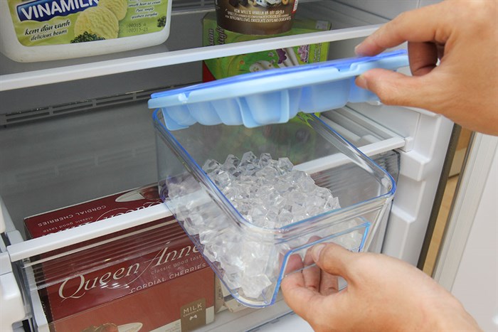 Tủ lạnh Panasonic Inverter 322 lít NR-BV368QSVN Màu Xám