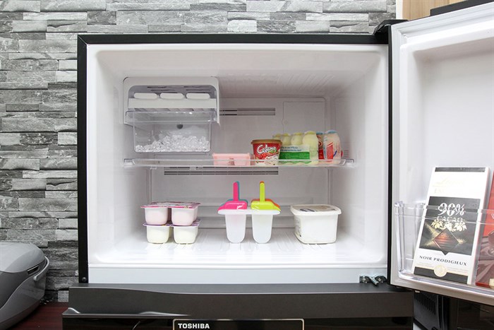 Tủ lạnh Toshiba Inverter 359 lít GR-TG41VPDZ Màu Đen