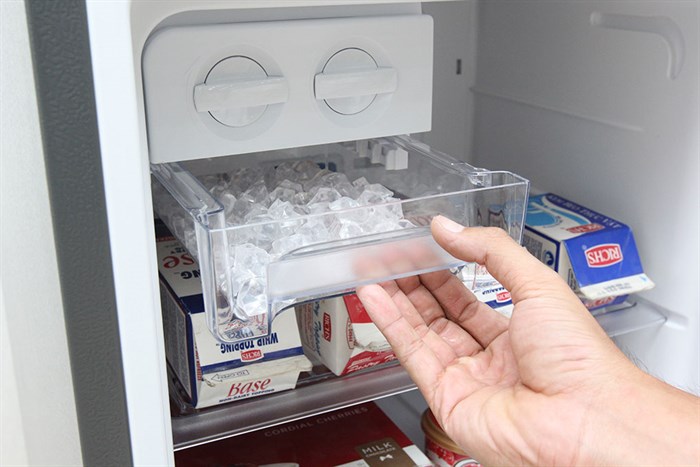 Tủ lạnh Electrolux Inverter 211 lít ETB2100MG Màu Bạc