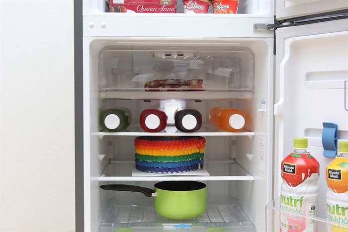 Tủ lạnh Electrolux Inverter 211 lít ETB2100MG Màu Bạc