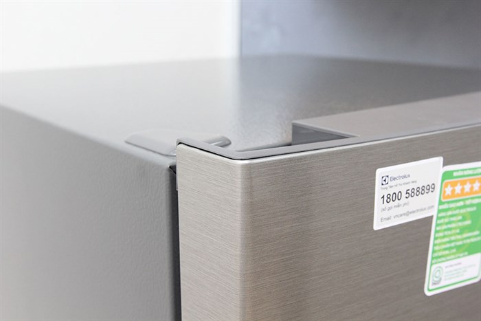 Tủ lạnh Electrolux Inverter 211 lít ETB2100MG Màu Bạc