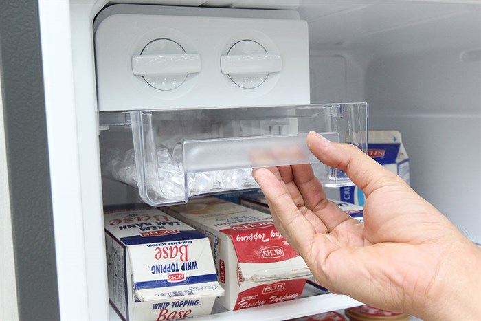 Tủ lạnh Electrolux Inverter 318 lít ETB3200MG Màu Bạc