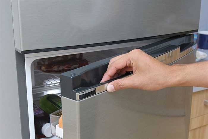 Tủ lạnh Electrolux Inverter 318 lít ETB3200MG Màu Bạc