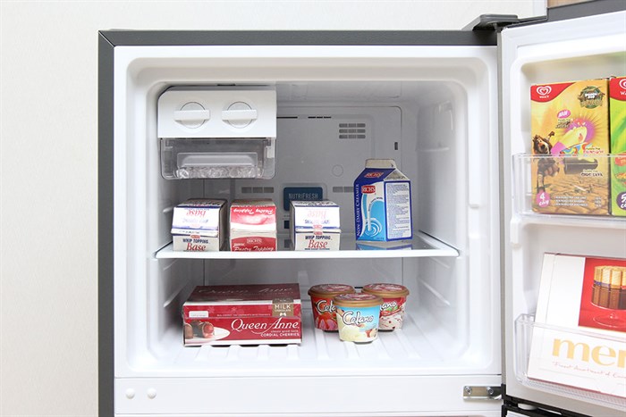 Tủ lạnh Electrolux Inverter 318 lít ETB3200MG Màu Bạc