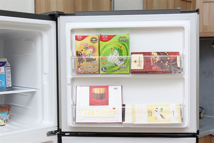 Tủ lạnh Electrolux Inverter 318 lít ETB3200MG Màu Bạc