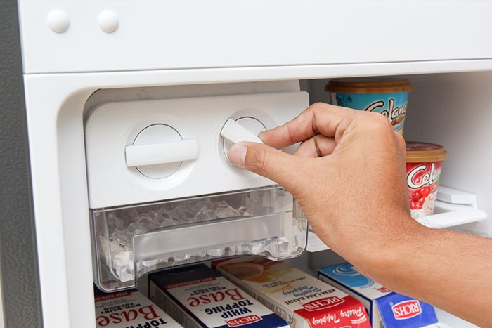 Tủ lạnh Electrolux Inverter 251 lít EBB2600MG Màu Bạc