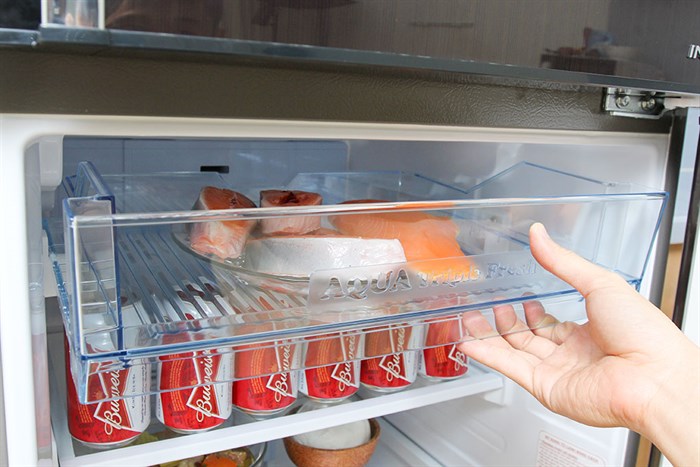 Tủ lạnh Aqua Inverter 204 lít AQR-I226BN Màu Nâu