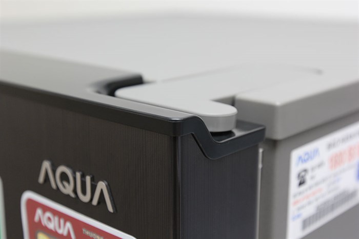 Tủ lạnh Aqua Inverter 204 lít AQR-I226BN Màu Nâu