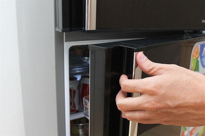 Tủ lạnh Aqua Inverter 204 lít AQR-I226BN Màu Nâu