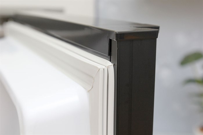 Tủ lạnh Aqua Inverter 204 lít AQR-I226BN Màu Nâu