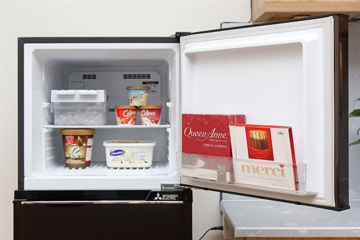 Tủ lạnh Mitsubishi Electric 231 lít MR-FV28EJ-BR-V Màu Nâu