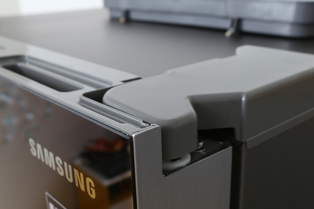 Tủ lạnh Samsung Inverter 538 lít RS552NRUA9M/SV Màu Nâu