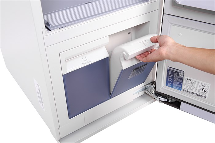 Tủ chăm sóc áo quần thông minh Samsung DF60R8600CG/SV Màu Xanh Dương