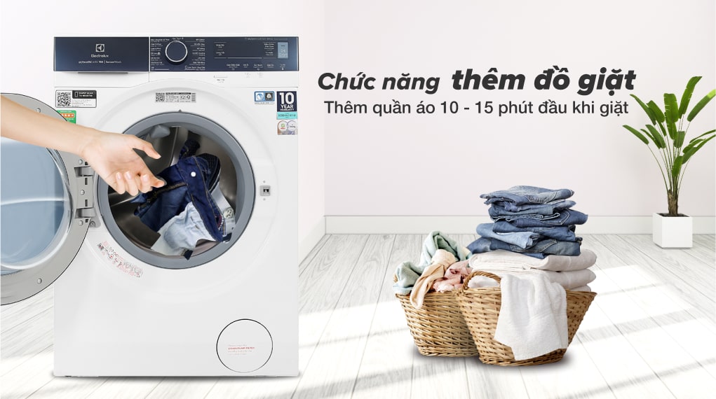 Máy giặt Electrolux Inverter 11 kg EWF1142Q7WB - Thêm đồ giặt