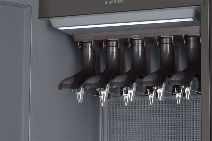 Tủ chăm sóc quần áo thông minh Samsung Bespoke AirDresser 5 móc DF10A9500CG/SV Màu Đen - xanh dương