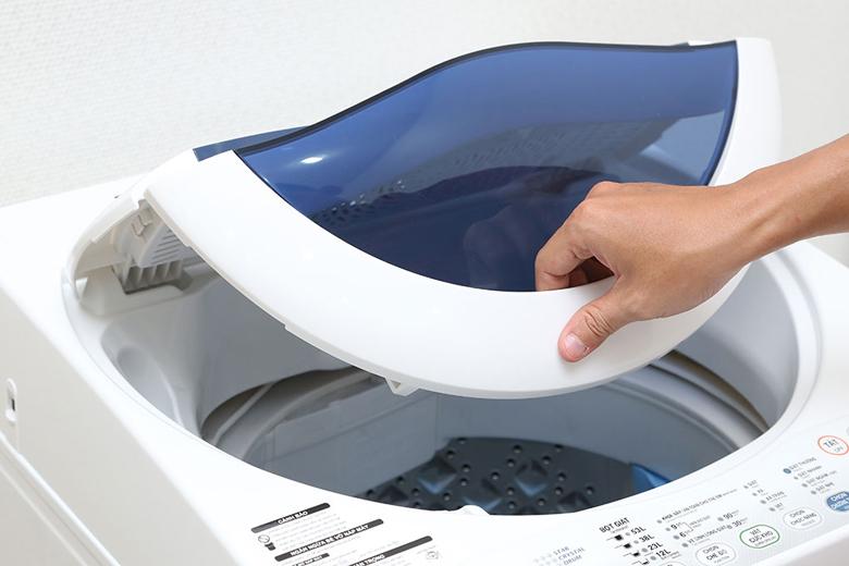 Cửa trên nắp máy giặt lớn, thuận tiện cho việc giặt áo quần cồng kềnhCửa trên nắp máy giặt lớn, thuận tiện cho việc giặt áo quần cồng kềnh Cửa trên nắp máy giặt lớn, thuận tiện cho việc giặt áo quần cồng kềnh