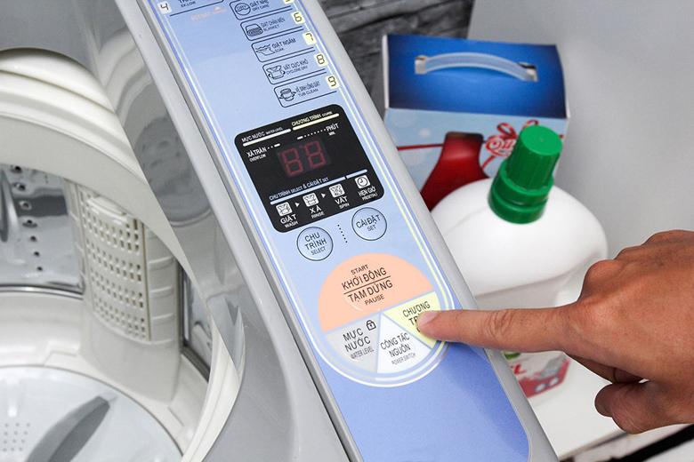 Tùy vào chương trình giặt mà máy có thể tiêu thụ lượng nước và điện năng khác nhau