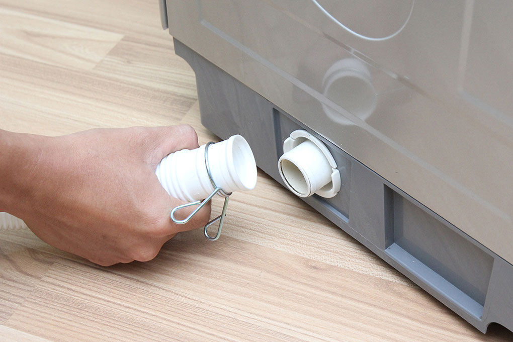 Máy giặt Sanyo ASW-U700Z1T 7kg Màu Bạc