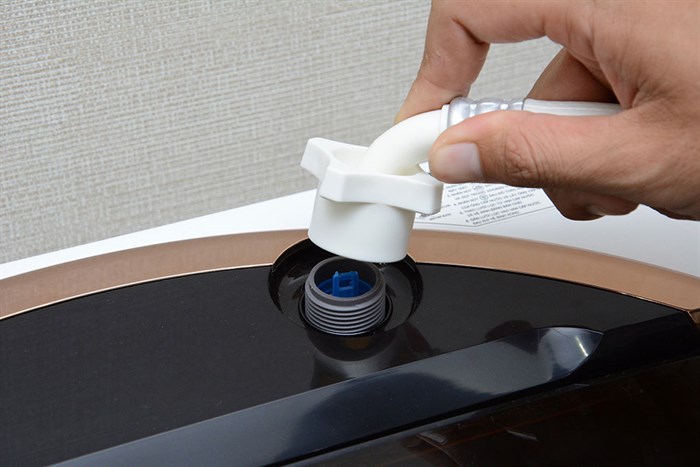 Máy giặt Toshiba 9.5 kg ME1050GV (WD) Màu Trắng - vàng đồng