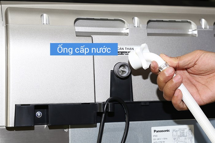 Máy giặt Panasonic 13.5 kg NA-F135V5SRV Màu Bạc