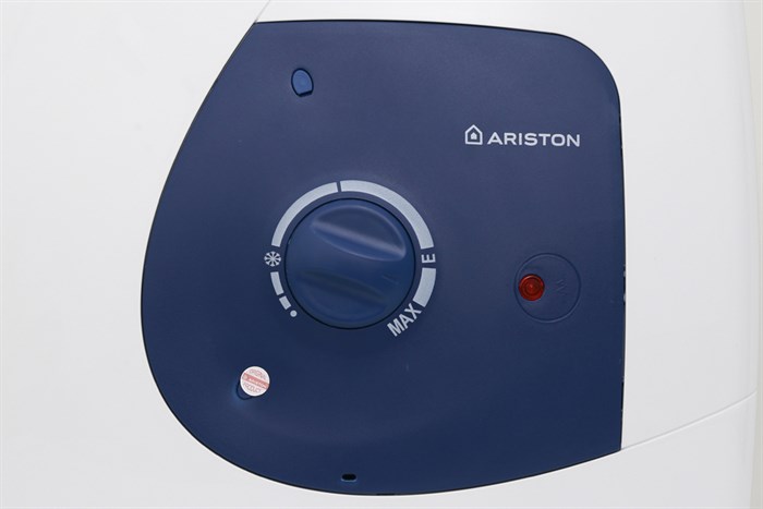 Bình nóng lạnh Ariston 30 lít STAR B 30 R 2.5 FE Màu Trắng - Xanh