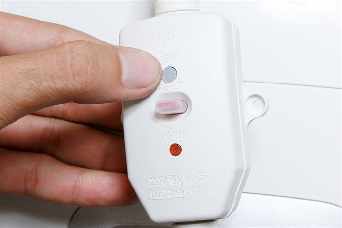 Máy nước nóng Atlantic SWH 30 M 30 lít Màu Trắng