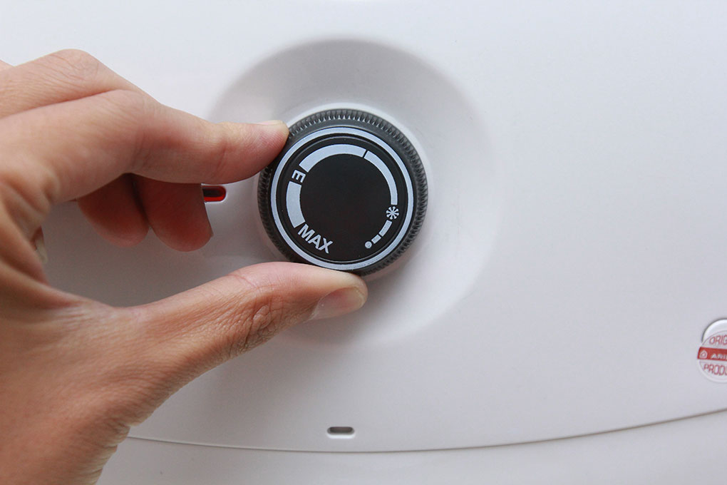 Máy nước nóng Ariston SL 20B 20 lít hình 9 Máy nước nóng Ariston SL 20B 20 lít hình 9