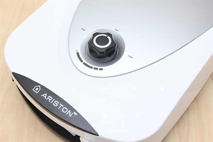 Máy nước nóng Ariston VR-E4522E-SL W/Silver Màu Bạc