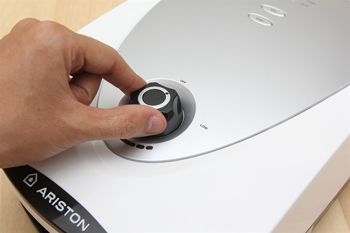 Máy nước nóng Ariston VR-E4522E-SL W/Silver Màu Bạc