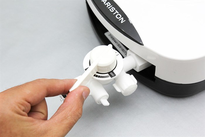 Máy nước nóng Ariston VR-E4522E-WH W/White Màu Trắng