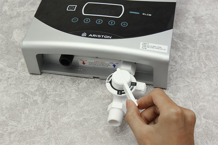 Bình nóng lạnh trực tiếp Ariston 4500W ST45PE-VN Màu Bạc