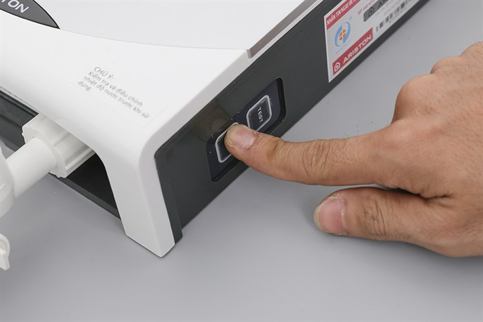 Máy nước nóng Ariston SM45PE-VN Màu Trắng