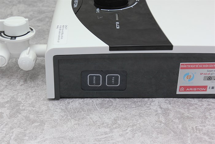 Máy nước nóng Ariston SMC45PE-VN 4.5 kW Màu Trắng