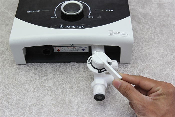 Máy nước nóng Ariston SMC45PE-VN 4.5 kW Màu Trắng