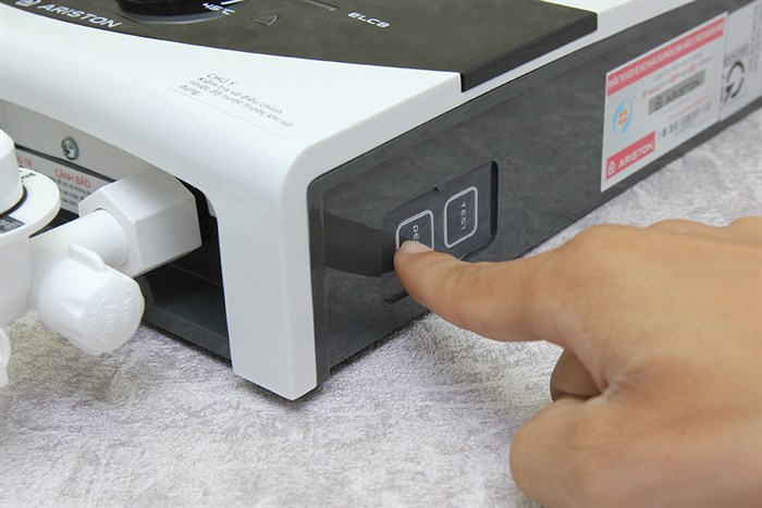 Máy nước nóng Ariston SMC45PE-VN 4.5 kW Màu Trắng