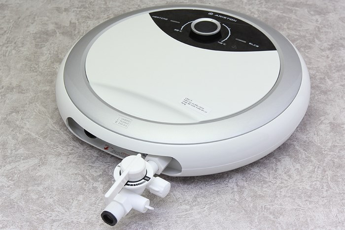 Máy nước nóng trực tiếp Ariston 4500W RMC45E-VN Màu Trắng - Xám