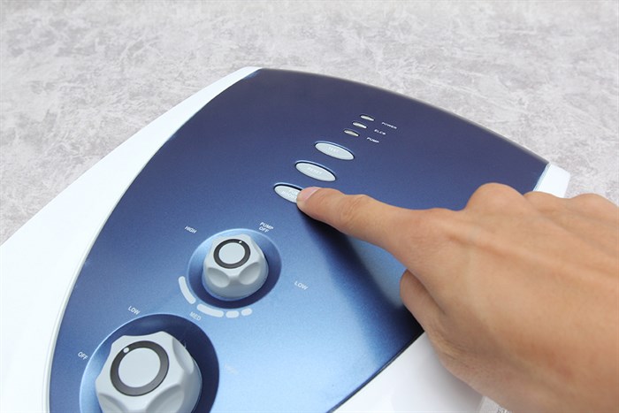 Máy nước nóng Ariston VR-M4522EP-BL W/Blue Màu Trắng - Xanh