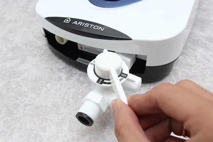 Máy nước nóng Ariston VR-M4522EP-BL W/Blue Màu Trắng - Xanh