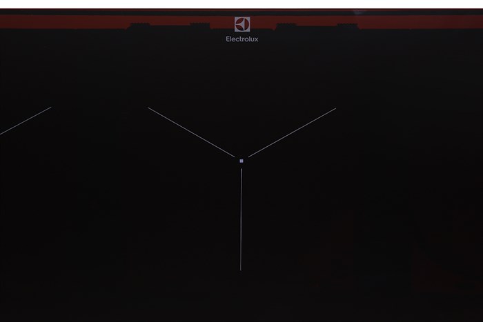 Bếp từ 3 vùng nấu lắp âm Electrolux EIT913 Màu Đen