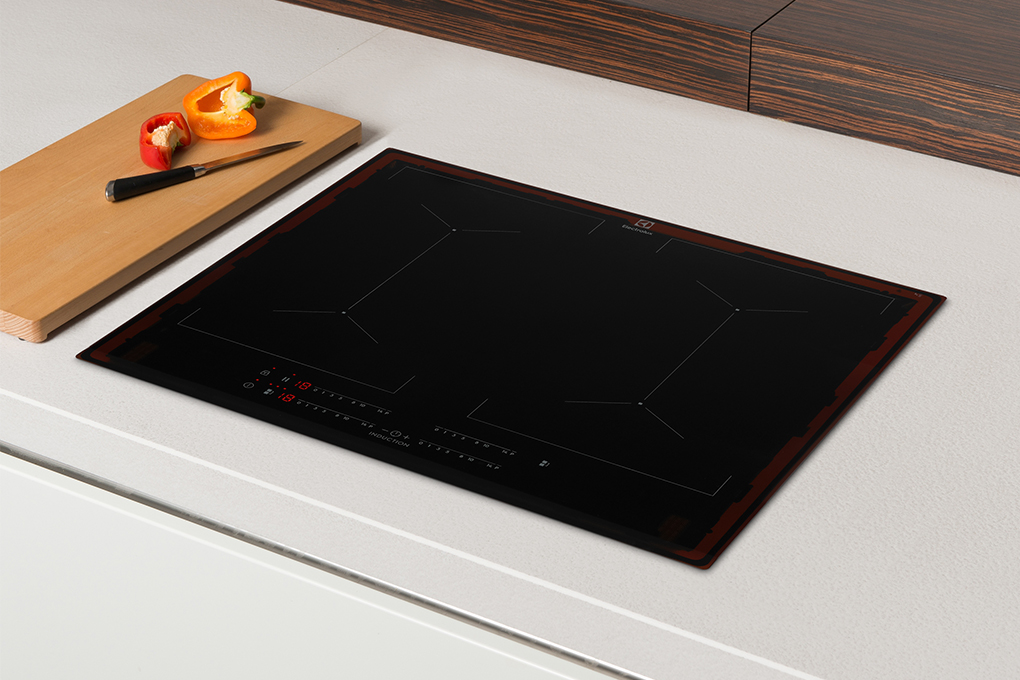 Bếp từ 4 vùng nấu âm Electrolux EIV644 7350W Màu Đen